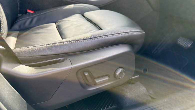 Volvo XC40 2.0 B4P Ultimate Dark 5dr Auto Petrol Estate